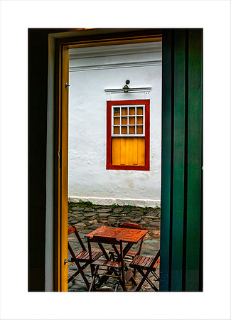 CAFE TABLE, PARATY